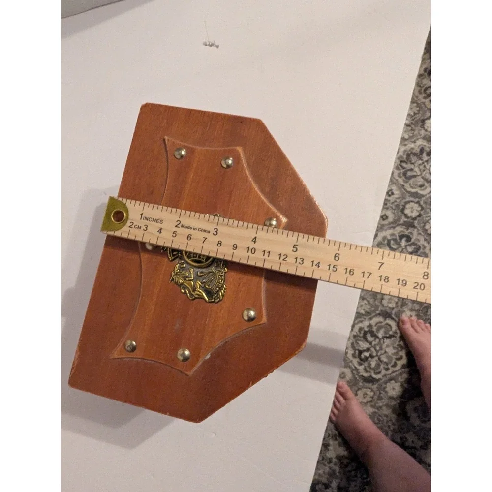 Beautiful Wooden Jewelry Box With A‎ Coat Of Arms On Top - Picture 6 of 7